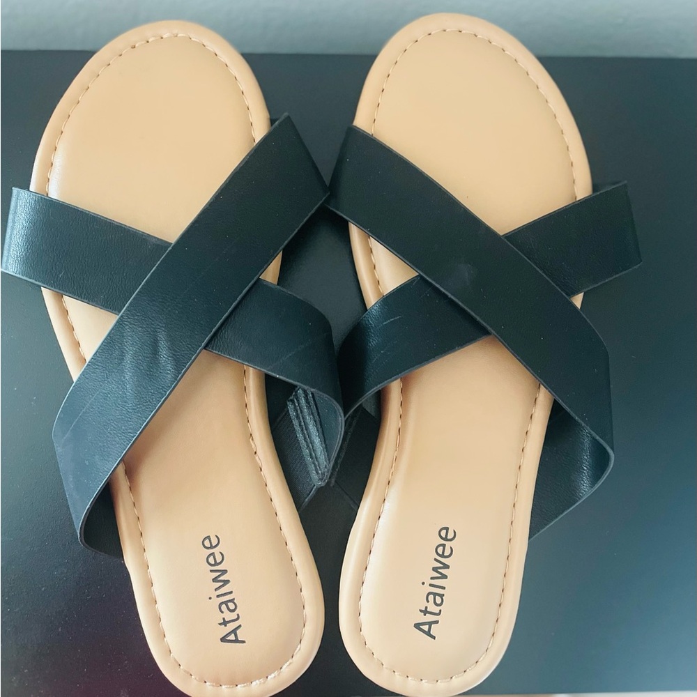 Ataiwee Women's Black Sandals